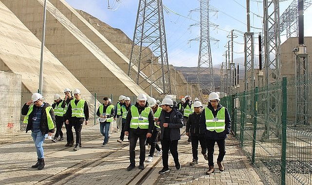 Geleceğin mühendisleri - Türkiye'nin ilk hibrit enerji santralini ziyaret etti!