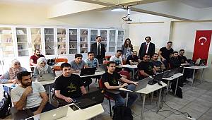 GAZİANTEP'DE BAŞLADI: Dezavantajlı gençlere kodlama eğitimi veriyor
