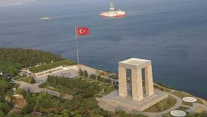 Yavuz Sondaj Gemisi'nin Çanakkale'den geçişi