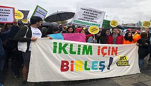 İklim Grevcileri Kadıköy'den Seslendi: İKLİM İÇİN BİRLEİŞYORUZ