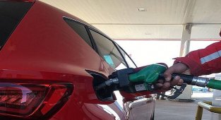 Benzine 25 kuruş zam - Pompaya...