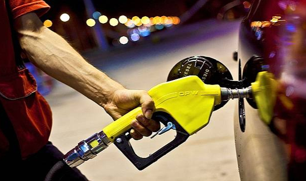 Benzine zam geldi!