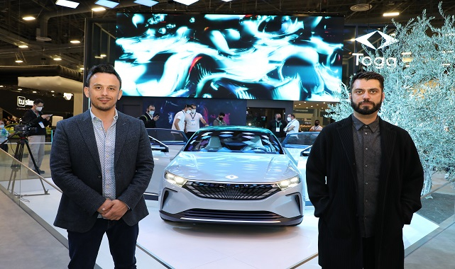 Klasik Türk müziğinin 2500 eserini öğrenerek yerli ELEKTRİKLİ oto Togg'a özel bir beste yaptı!