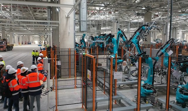 Elektrikli oto TOGG'un robotları Gemlik'te provalara başladı - VİDEO!
