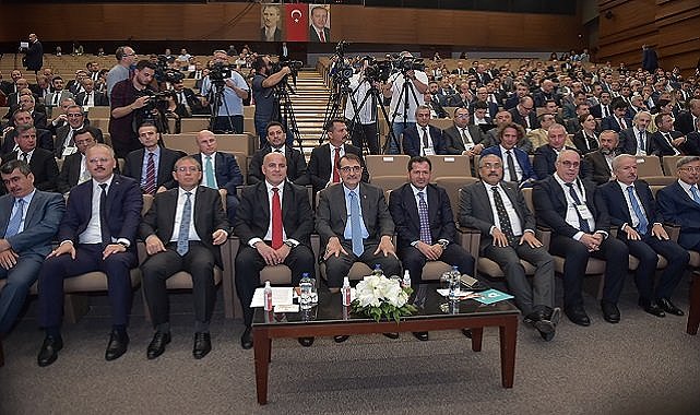 'Dağıtım ve görevli tedarik şirketlerini tebrik ediyorum' - Enerji Bakanı Dönmez!