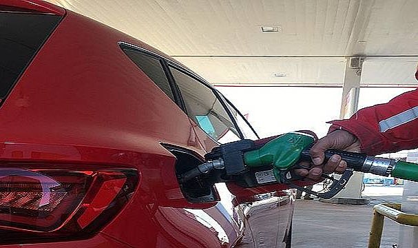 Benzinin litre fiyatı 25 lira...
