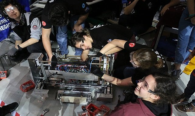 Lise öğrencileri "ENERJİ Temasıyla Robot" yapacak!