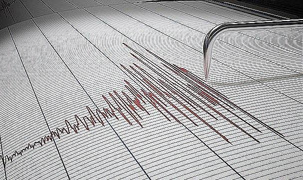 Deprem oldu - İstanbul'da da hissedildi!