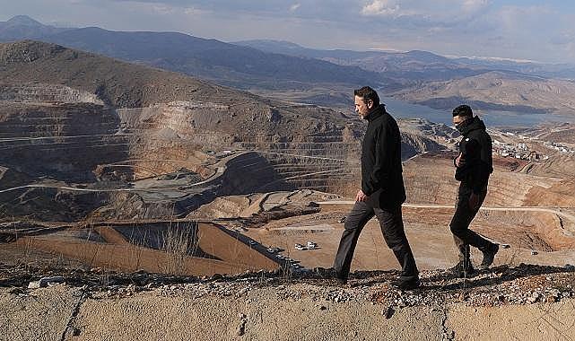 Enerji Bakanı Alparslan Bayraktar - ''1.400 metre kotuna çıkarak...''