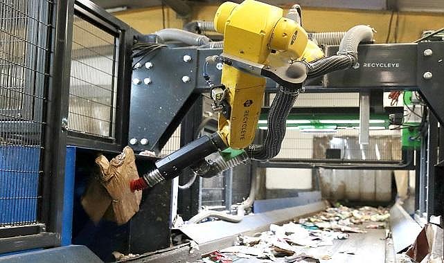 Geri dönüşümde kullandığı yapay zekalı robot ile '' 33 bin ürünü yüzde 99’a varan doğrulukla...''