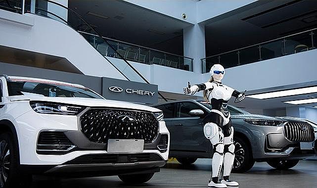 Çinli Chery - Alanında uzman iki ayaklı  akıllı robotu...