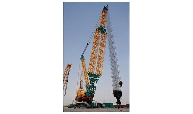 Hareket, 2200 Tonluk Dev Paletli Vinç ile Gücünü Zirveye Taşıyor!