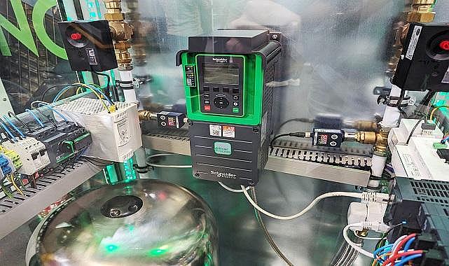 Schneider Electric - HMS Networks'ten 10 milyonuncu Anybus Modülü Ödülünü Aldı!