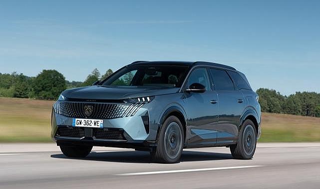 7 koltuklu yeni PEUGEOT E-5008 Altın Direksiyon Ödülleri'nde ''En İyi Aile Aracı'' seçildi