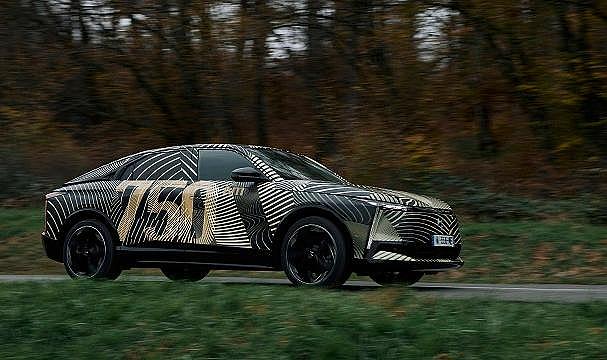 DS Automobiles “750 km menzil sunacak yeni premium elektrikli modeli DS N°8”
