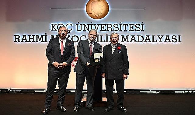 Rami Koç  Bilim Madalyası'nın sahibi Prof. Dr. Atatüre aldı ''ENERJİ ve sağlık gibi kritik alanlarda..''