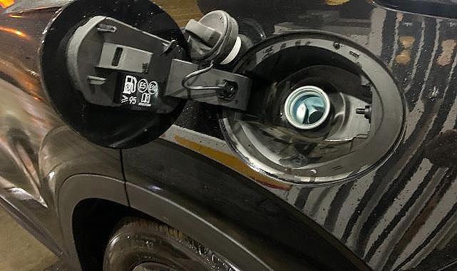 Benzin fiyatları ''benzine litre de 1,81 lira zam geldi''