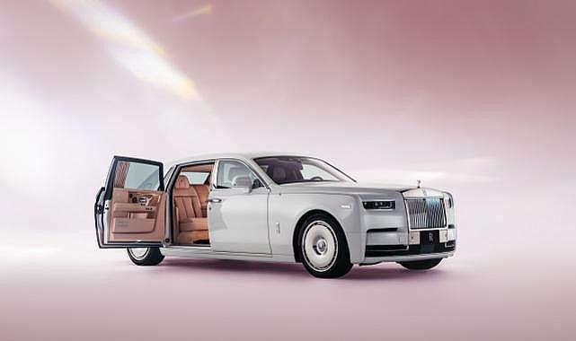 Anın Güzelliği: Rolls-Royce Phantom “Cherry Blossom”