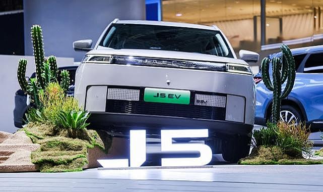İlk Yüzde 100 Elektrikli SUV’u Şangay’da Tanıttı!