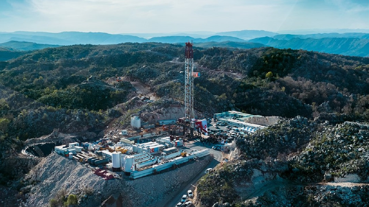 Bakan Bayraktar ''4 milyar dolarlık petrol rezervi bulundu'