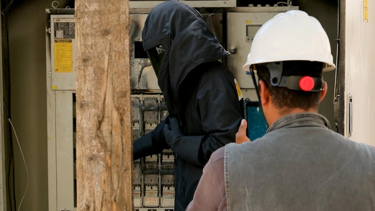 Adana'da yaşanan ELEKTRİK kesintileri konulu açıklama yaptı