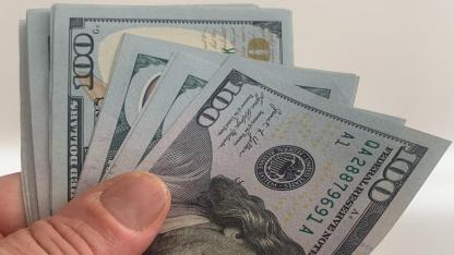 Petrolde rekor düşüş 'Fiyat 100 doların altına geriledi'