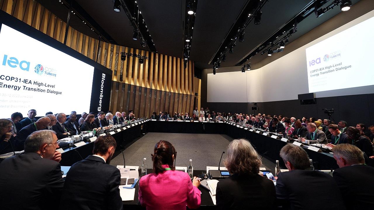 Enerji Bakanı Bayraktar LONDRA'da '30 milyar $'lık yatırım'