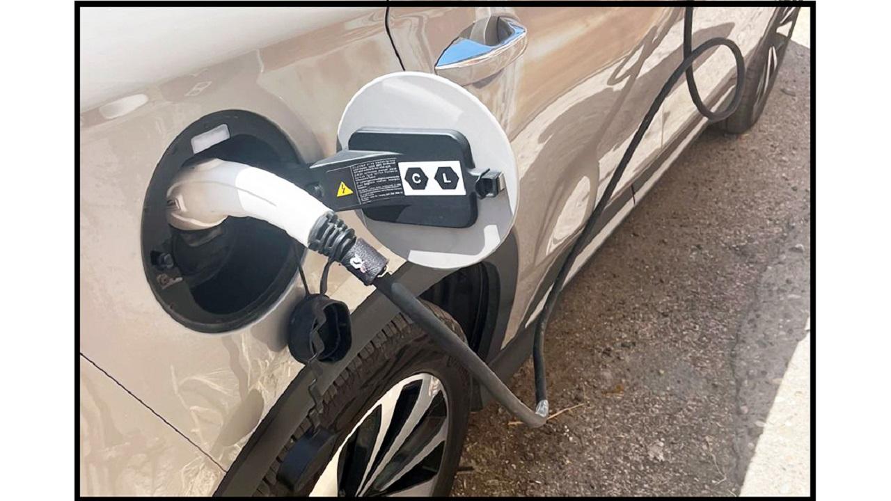 Kaçak Elektrikle Araç Şarj İstasyonu