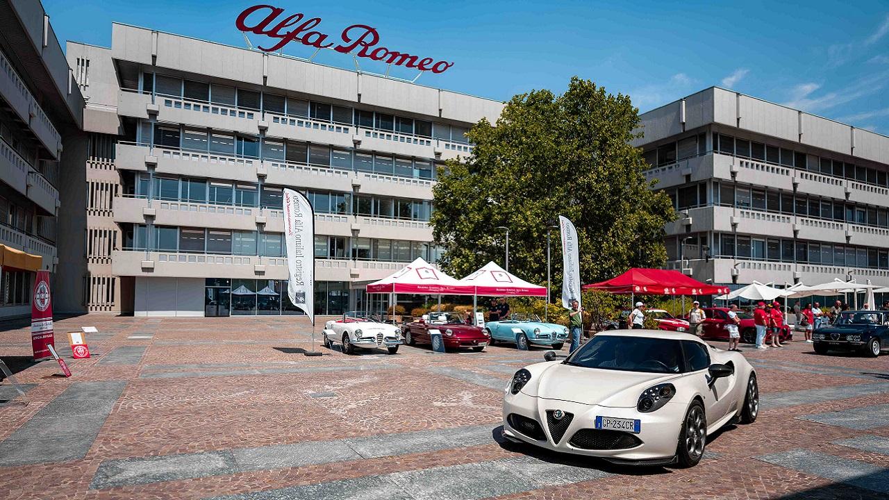 Alfa Romeo en yeni özel modellerini sergiledi