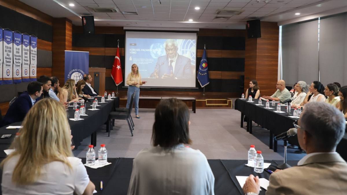 Çorlu'da 'Yeşil dönüşüm ve karbon düzenlemesi' konuşluldu.