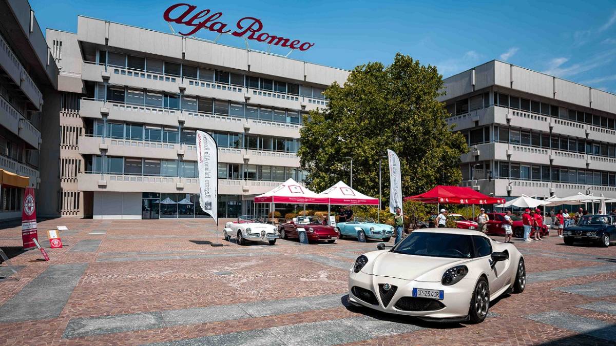 Alfa Romeo en yeni özel modellerini sergiledi